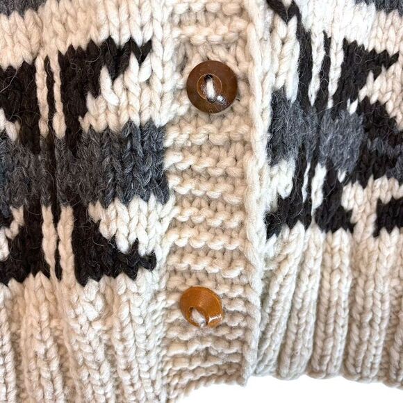 Knit Cowichan Sweater made in Equador 
100% Wool - Picture 6 of 10